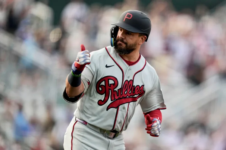 Schwarber homers twice in ‘Field of Dreams’ game